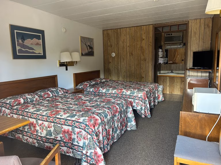 Oasis Motel in Meeteetse Wyoming - Room 12